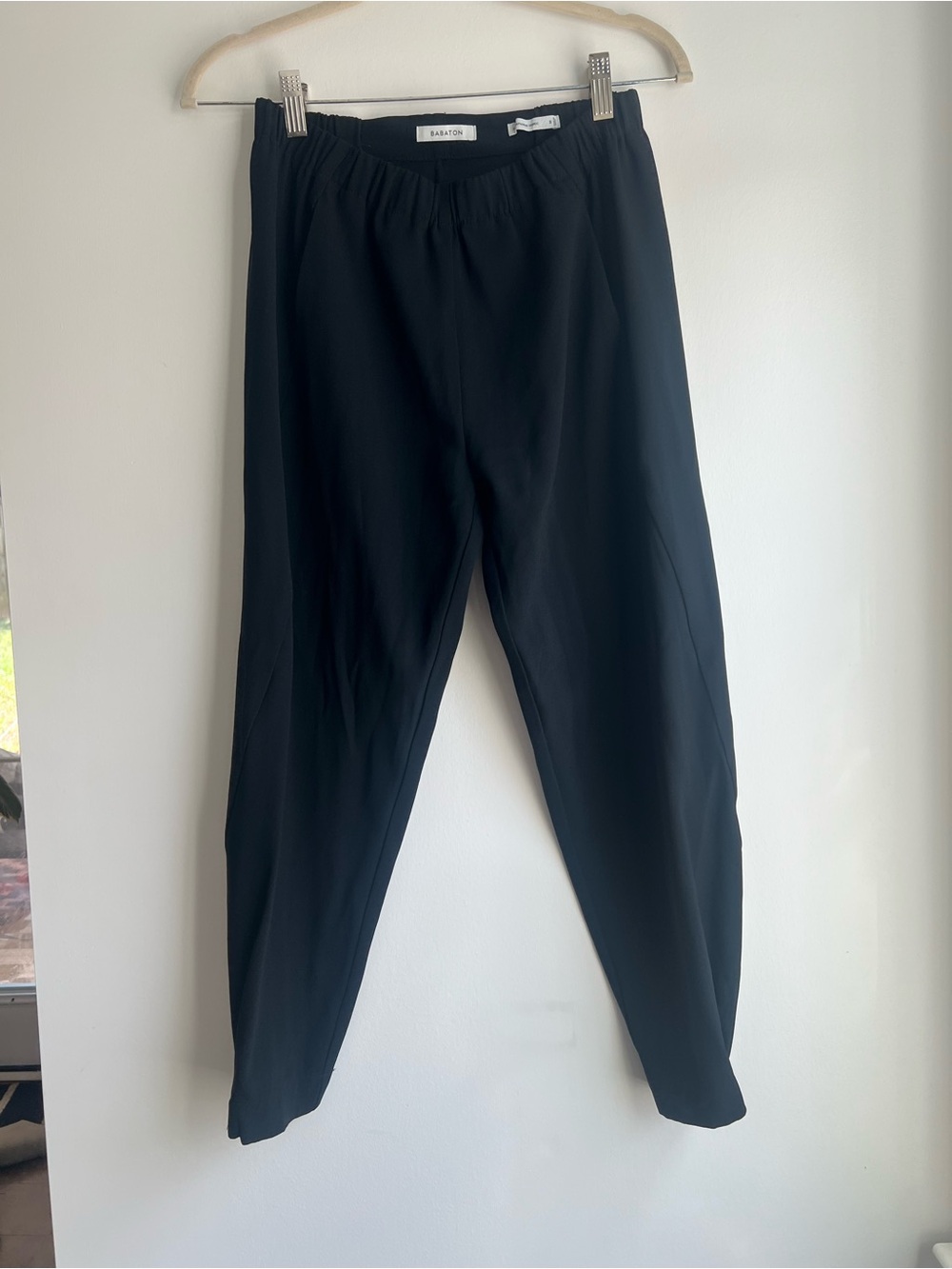 Babaton by Aritzia Japanese crepe like fabric trousers